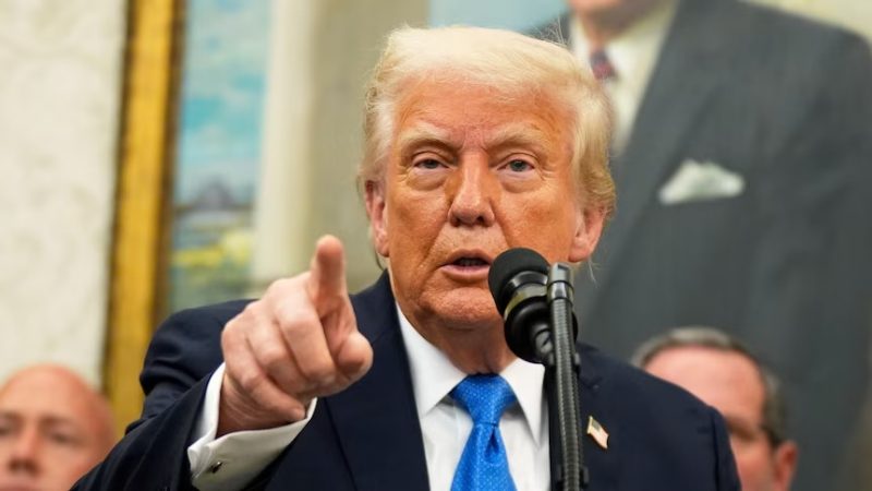 Trump promulgó una ley que prohíbe la extorsión sexual y los desnudos creados por IA