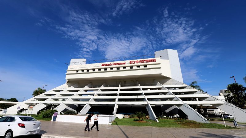 Se viene el Congreso FIFA, pero seguimos con un aeropuerto de segunda