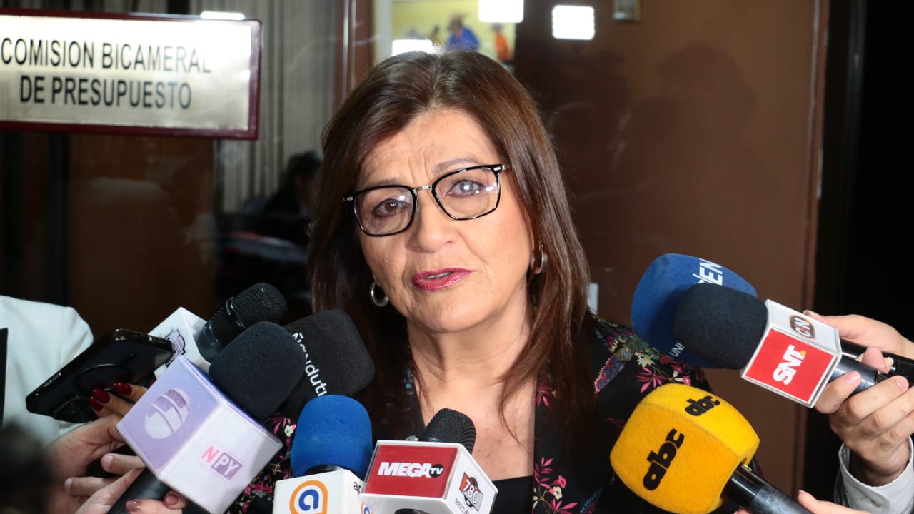 Senadora pide intervención de Fiscalía ante «descaro» que afecta a exámenes docentes