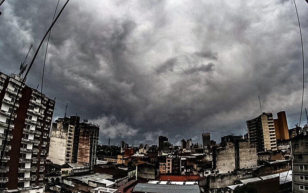 Tiempo para este domingo: chaparrones dispersos y ambiente cálido