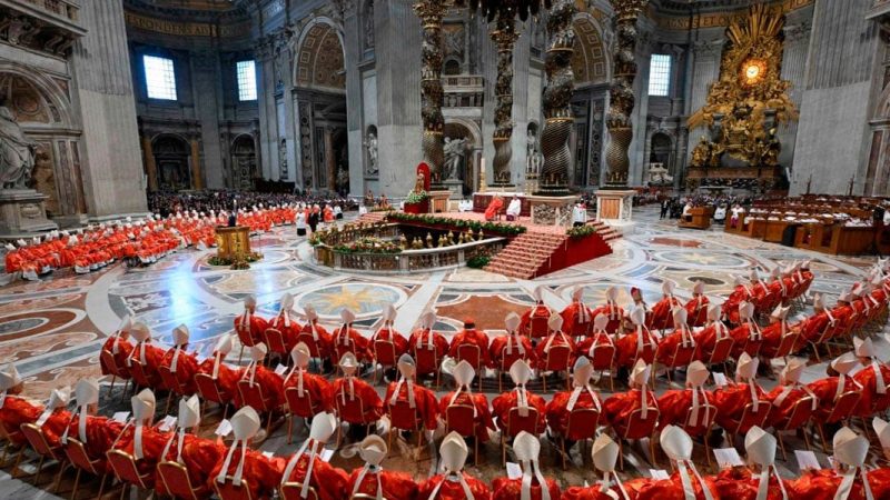 Inició el Cónclave en el Vaticano: el mundo espera al sucesor de Francisco