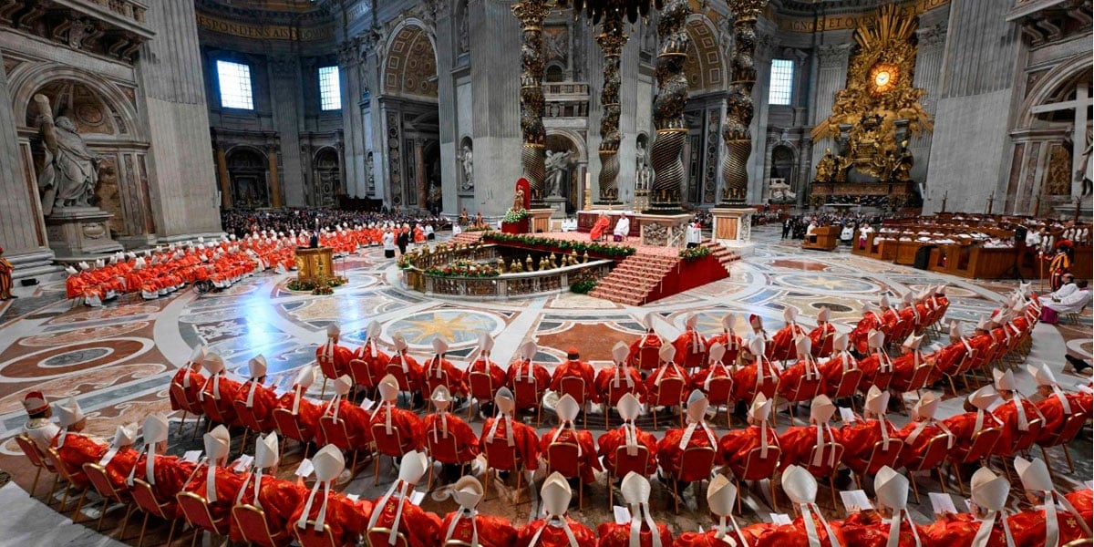 Inició el Cónclave en el Vaticano: el mundo espera al sucesor de Francisco