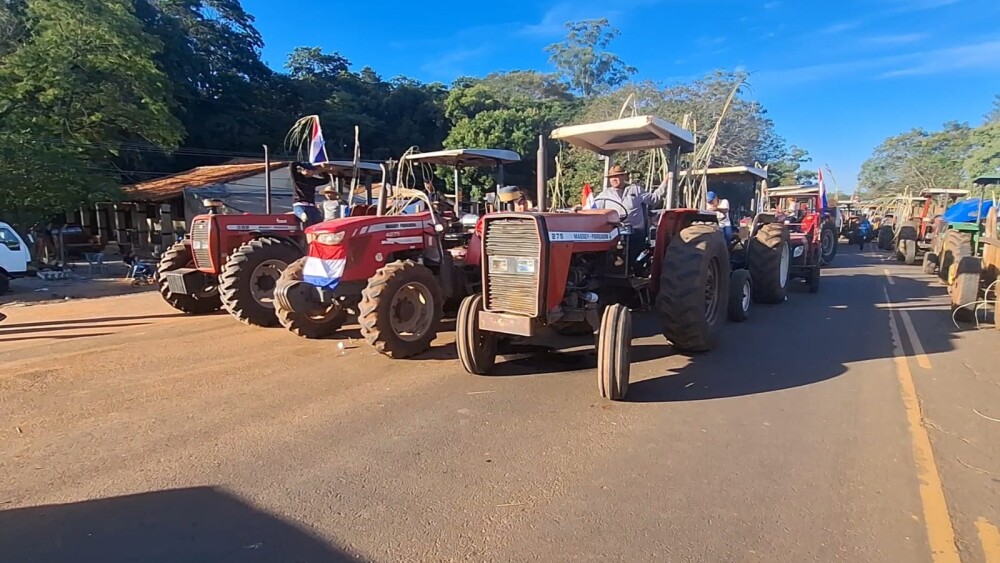 Cañicultores aguardan a Peña de su viaje para recuperar sus trabajos y llevar el pan a casa