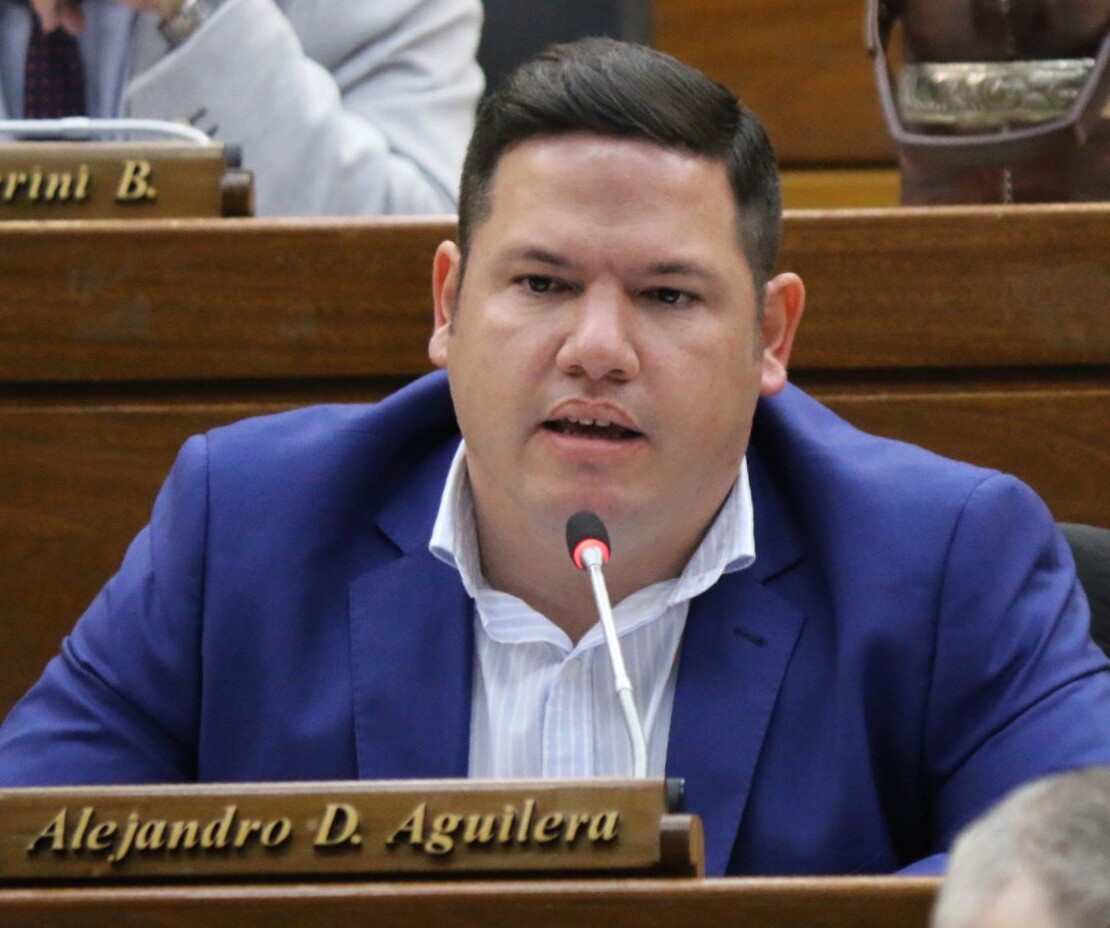 Diputado niega que Honor Colorado mande en la Contraloría y apunta a «discurso vacío» de la oposición