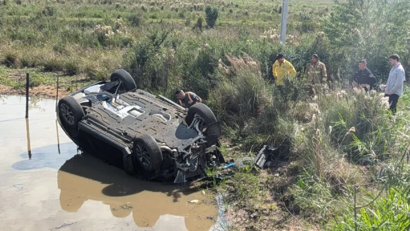 Vuelco de camioneta deja heridos a familiares del presidente de la Conmebol en San Pedro