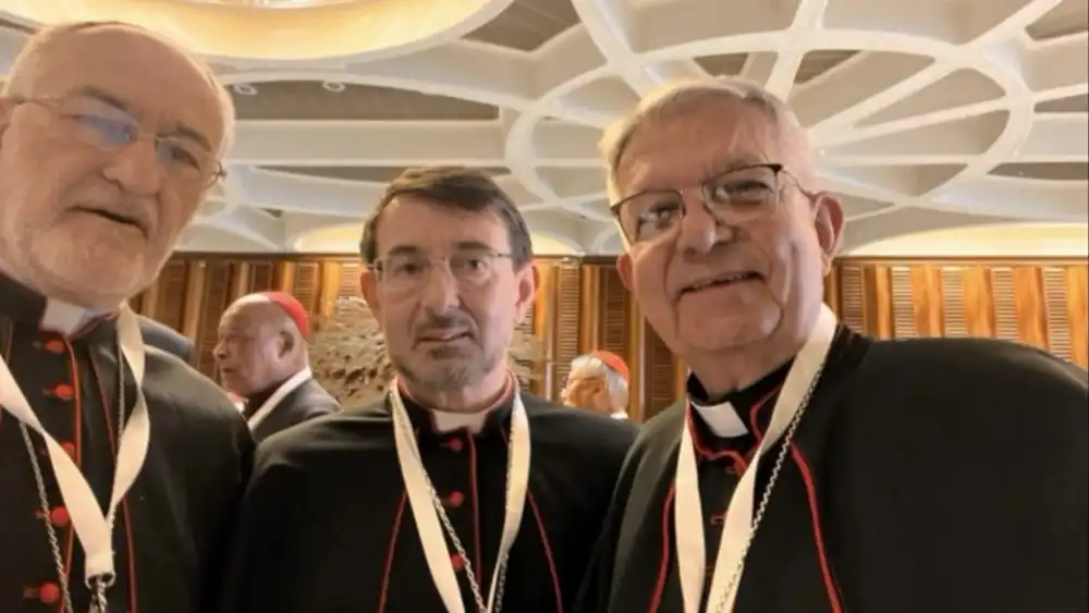 La “selfie” del cardenal Adalberto Martínez a pocos días del cónclave para elegir al nuevo Papa