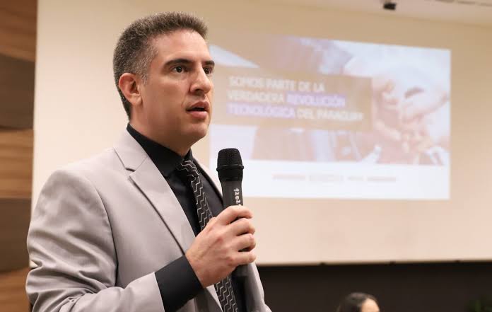 Ministro de Mitic dijo que odia levantarse temprano para las reuniones