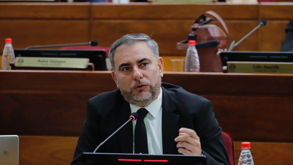 Senador Villalba denuncia abandono del Estado a paraguayos en el exterior