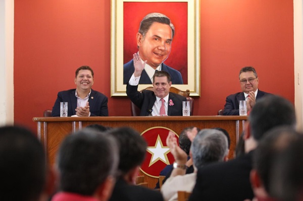 El partido Vox trae a Paraguay su foro ultraderechista con apoyo cartista