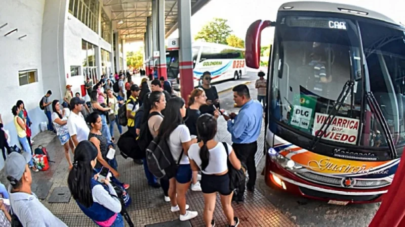Feriado largo desata un aluvión de viajeros en la Terminal de Asunción