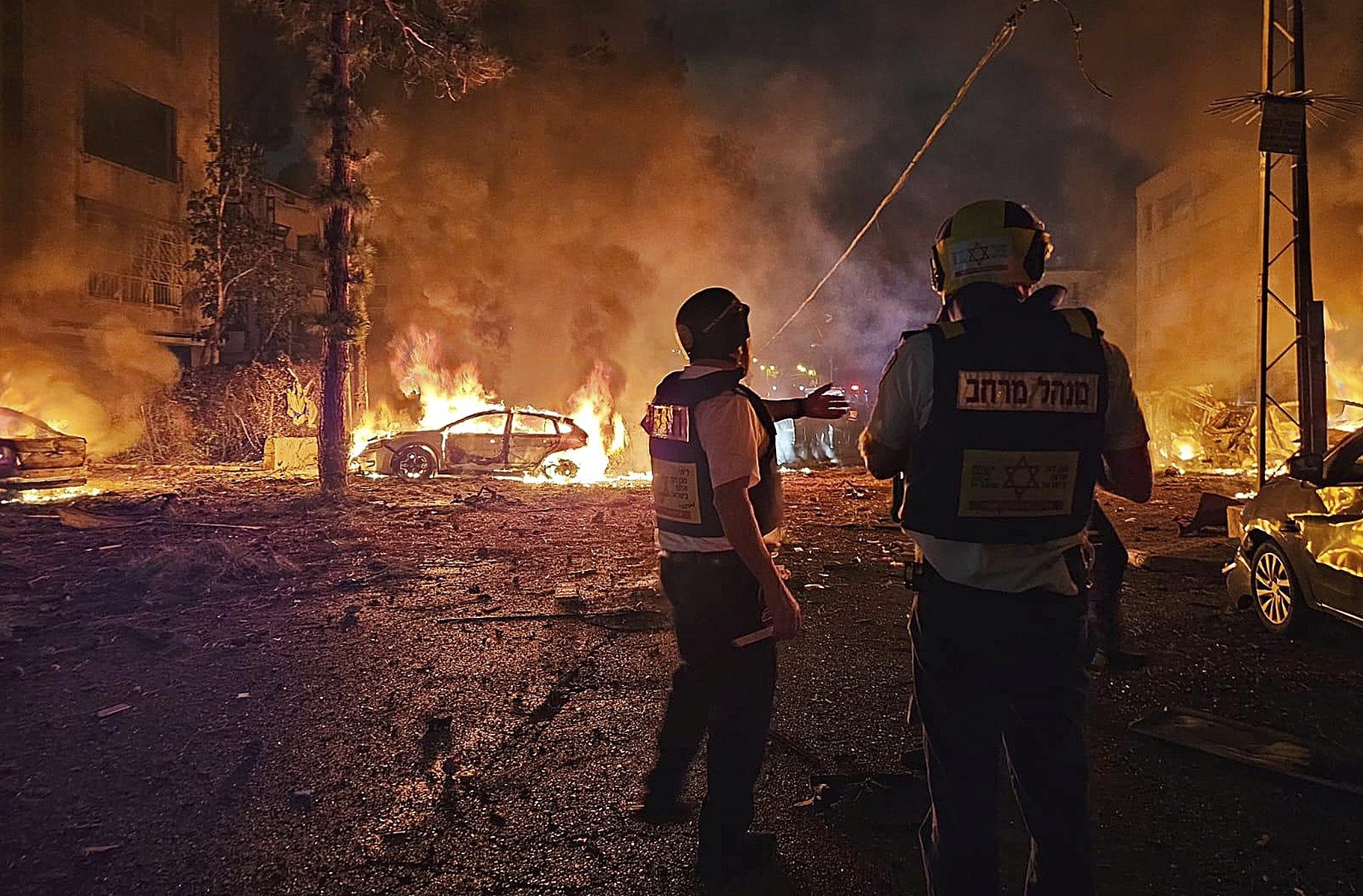 Israel e Irán mantienen el fuego cruzado y la tensión regional aumenta