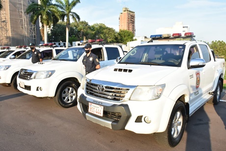 Denuncian escandaloso direccionamiento en millonaria licitación de camionetas en Itaipú: “No se cansan de robar”