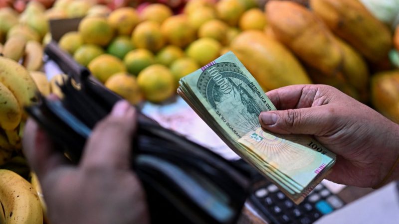 Conasam aprueba aumento del salario mínimo en 3,6 %