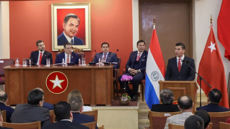 Peña rindió cuentas a Cartes antes que al Congreso: “El poder está en el Partido”