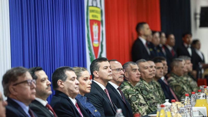 Acto militar con tensión política: Abdo no apareció en aniversario del REP para no codearse con Peña ni Cartes