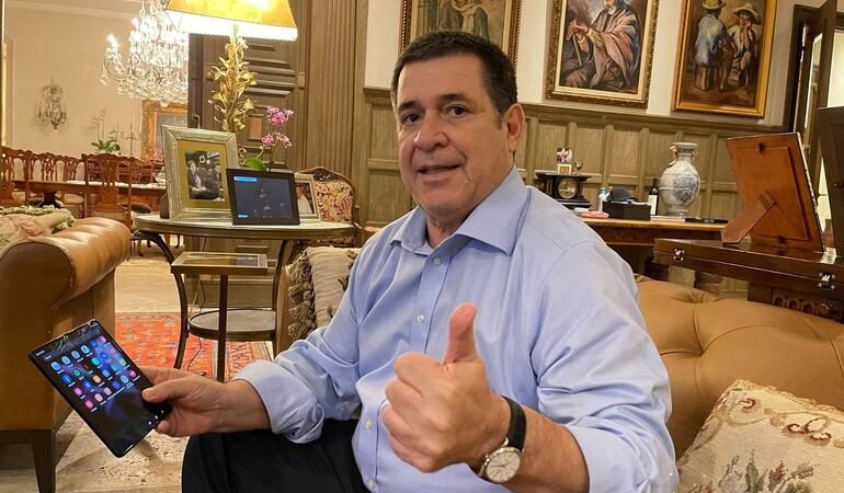 Fiscales limpian a Cartes: piden cerrar causa por lavado y enriquecimiento