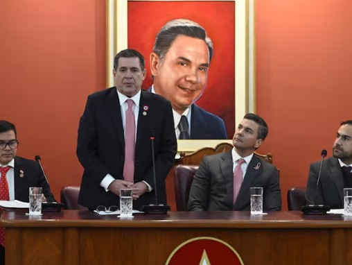 «Humillante subordinación»: Peña rendirá cuentas al Partido Colorado antes que al pueblo paraguayo