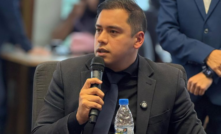 “Intervención desde el quincho”: Prieto denuncia exclusión de su gente de confianza y montaje político