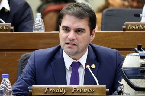 Proponen enviar a menores delincuentes al cuartel en vez de la cárcel: polémica idea de diputado Freddy Franco