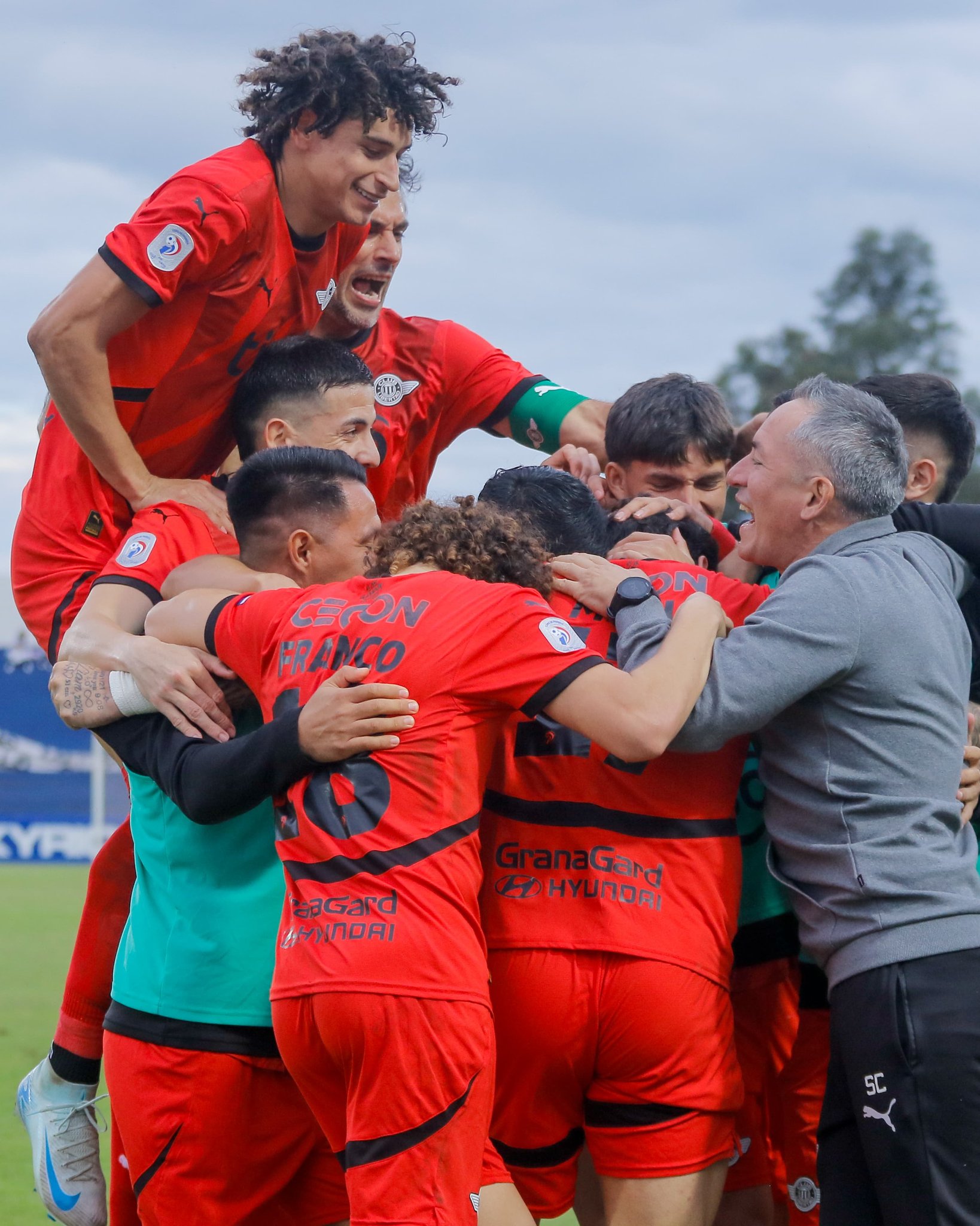 ¡Libertad se corona campeón del Apertura 2025 con autoridad en Pedro Juan!