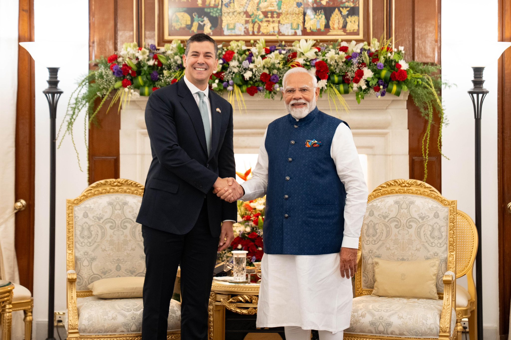 Santiago Peña se reúne con autoridades de la India en su viaje número 46