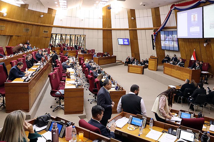 Cartismo impone su ley de pagos: Diputados alertan que Paraguay entra en una dictadura económica
