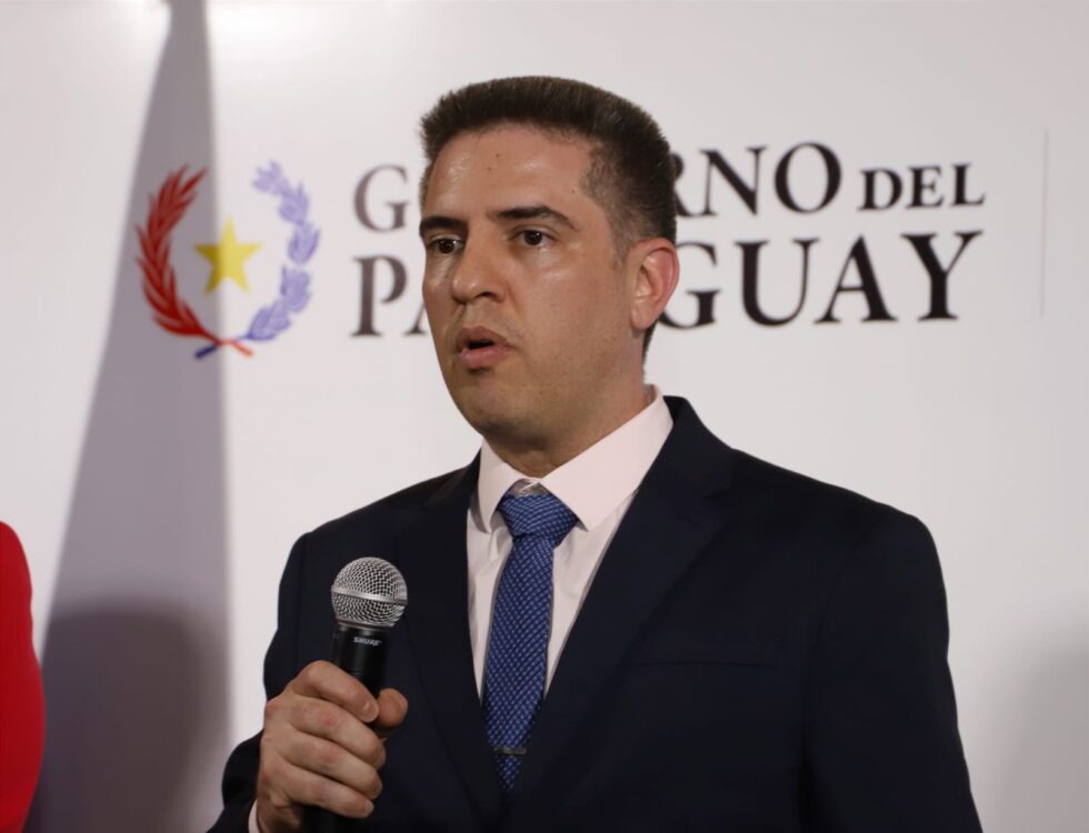 “Villate compite por ser el peor ministro del Gobierno”, afirmó senadora Celeste Amarilla