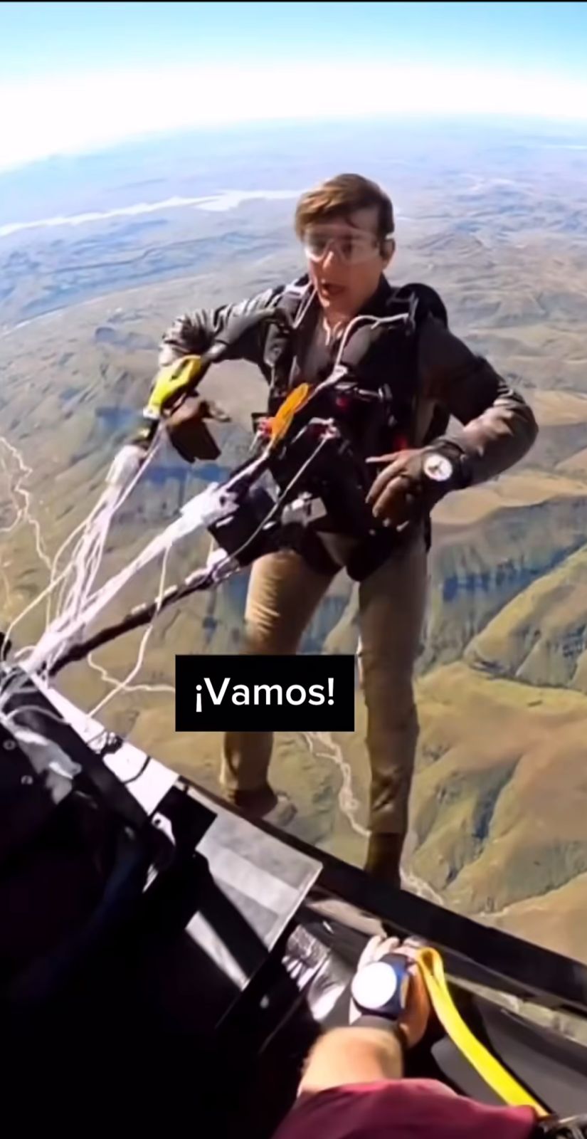 Tom Cruise rompe un récord Guinness en Misión Imposible 8: ¡16 saltos con un paracaídas en llamas!