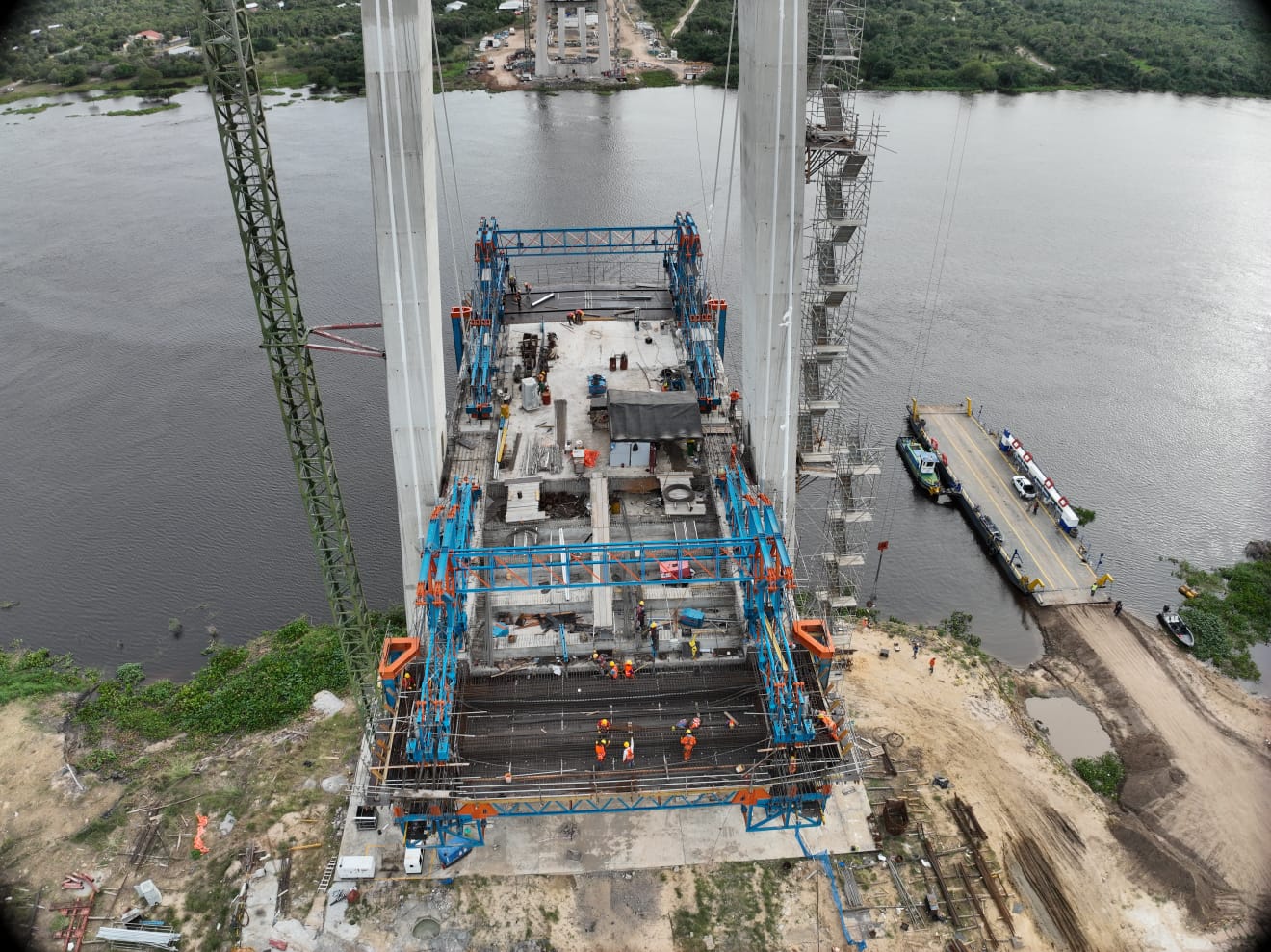 Puente de la Bioceánica sobre el río Paraguay, registra un avance del 76%