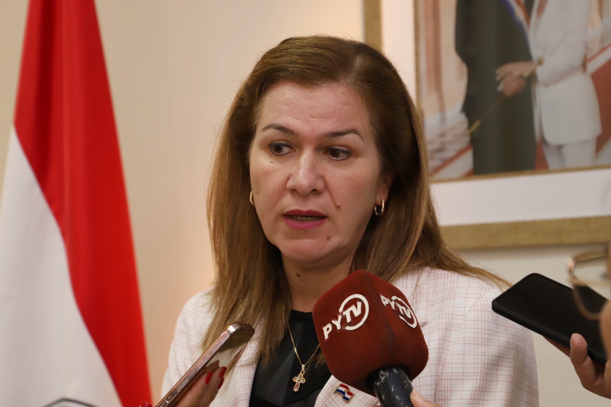 Ministra de Salud insta a la vacunación preventiva contra la influenza y anuncia mejoras en infraestructura hospitalaria