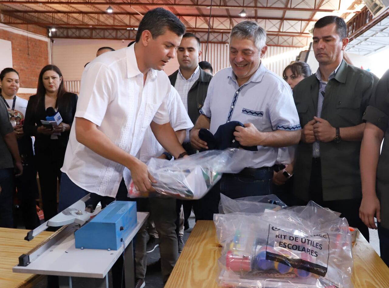 «Anive nde japu» lanzan al ministro Ramírez: Escuelas sin útiles y el MEC se lava las manos