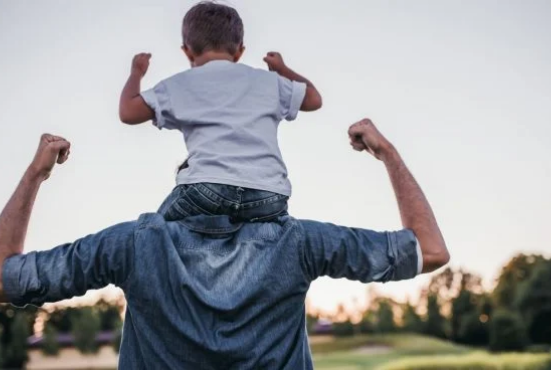 Cerca de un millón de padres en Paraguay conviven con sus hijos, según encuesta del INE