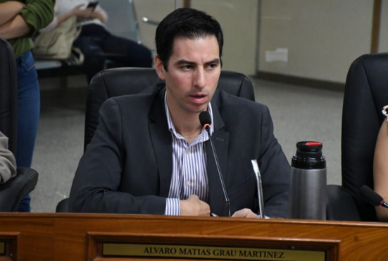 Álvaro Grau denuncia varias irregularidades y anuncia su precandidatura a la intendencia