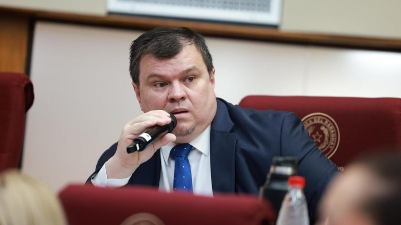 Senador Dionisio Amarilla explota contra presidente del PLRA Hugo Fleitas: “Hay que meterle guacha”