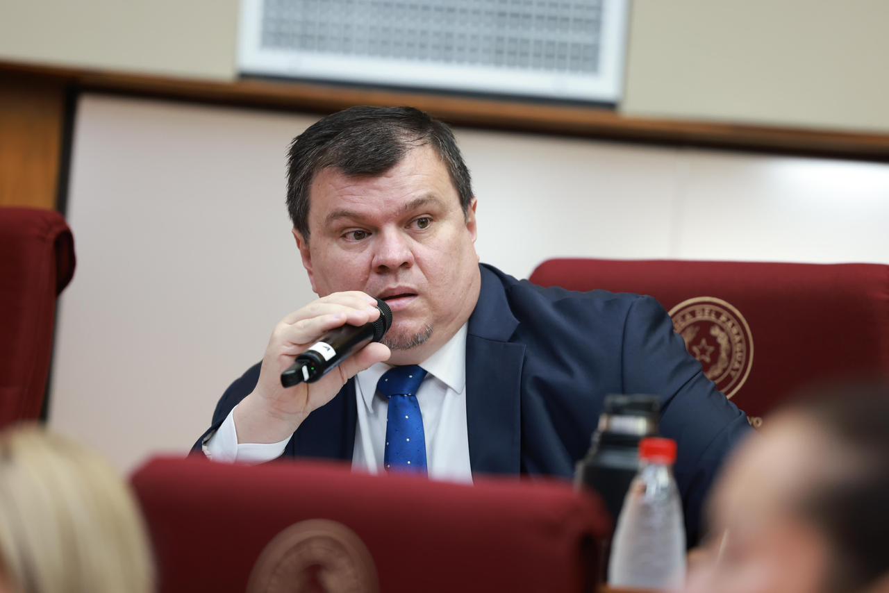 Senador Dionisio Amarilla explota contra presidente del PLRA Hugo Fleitas: “Hay que meterle guacha”