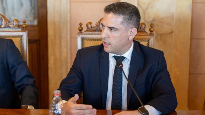 Senador denuncia “política del miedo” tras masiva filtración de datos y exige la interpelación del titular del Mitic