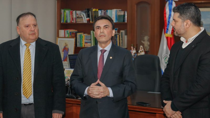 Rescatar del colapso financiero a Asunción: Pereira pone a trabajar a 9.000 funcionarios para cobrar y poder pagar sueldos