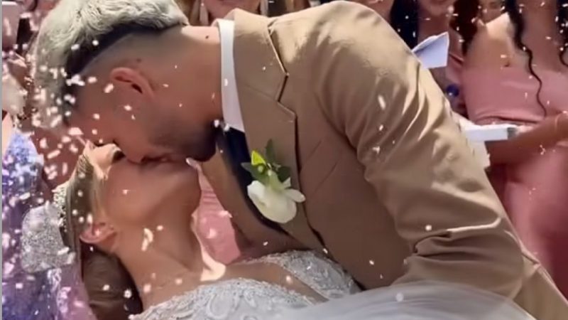 El joven prodigio del fútbol paraguayo, Julio Enciso, sorprendió a todos al dar el “sí, acepto” en una majestuosa ceremonia religiosa celebrada en Colombia.