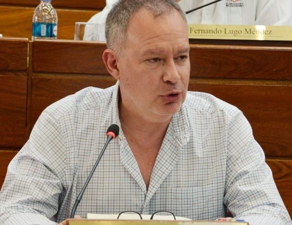 “La Municipalidad no puede quebrar, sería como decir que puede desaparecer”, apunta exsenador Silva Facetti