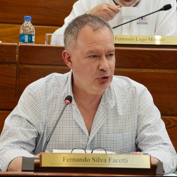 “La Municipalidad no puede quebrar, sería como decir que puede desaparecer”, apunta exsenador Silva Facetti