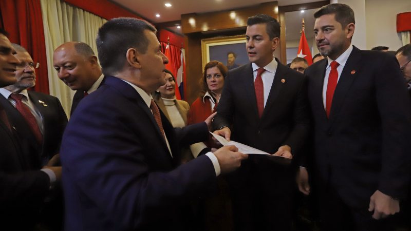 Peña «pasó el examen» de Cartes con aprobación de su informe de gestión ante la ANR