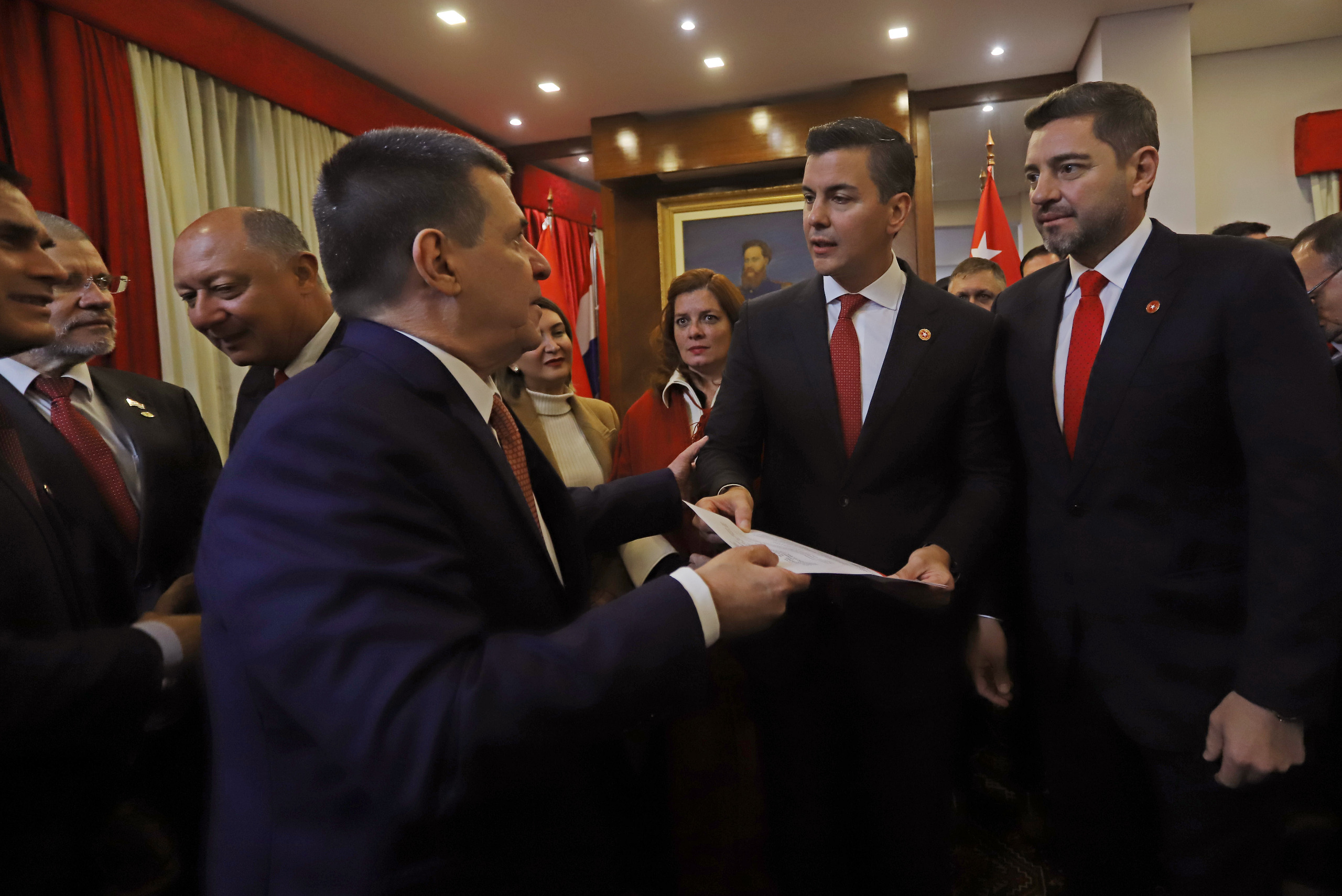 Peña «pasó el examen» de Cartes con aprobación de su informe de gestión ante la ANR