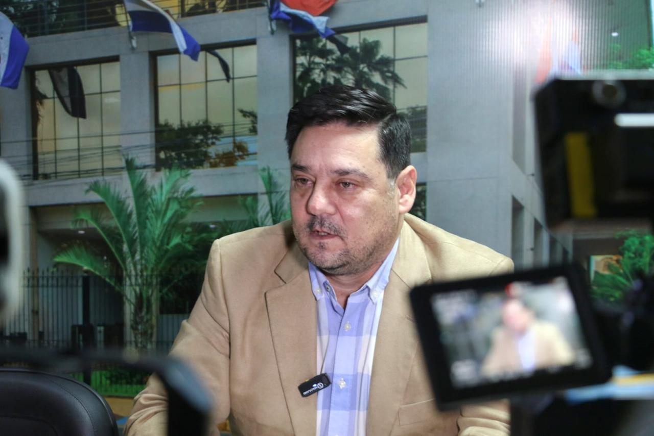 Salyn Buzarquis presenta proyecto que obliga al IPS a reembolsar gastos médicos por negligencia en atención y medicamentos