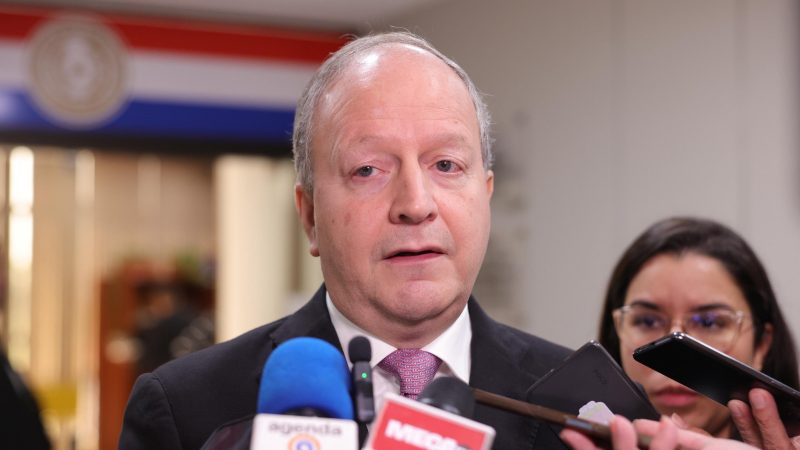 Licitación bajo la lupa: acusan “tráfico de privilegios” en Economía