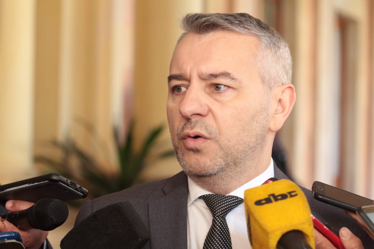 “Nenecho le hace daño al partido”: diputado pide al cartismo a «sacudirse» del intendente de Asunción