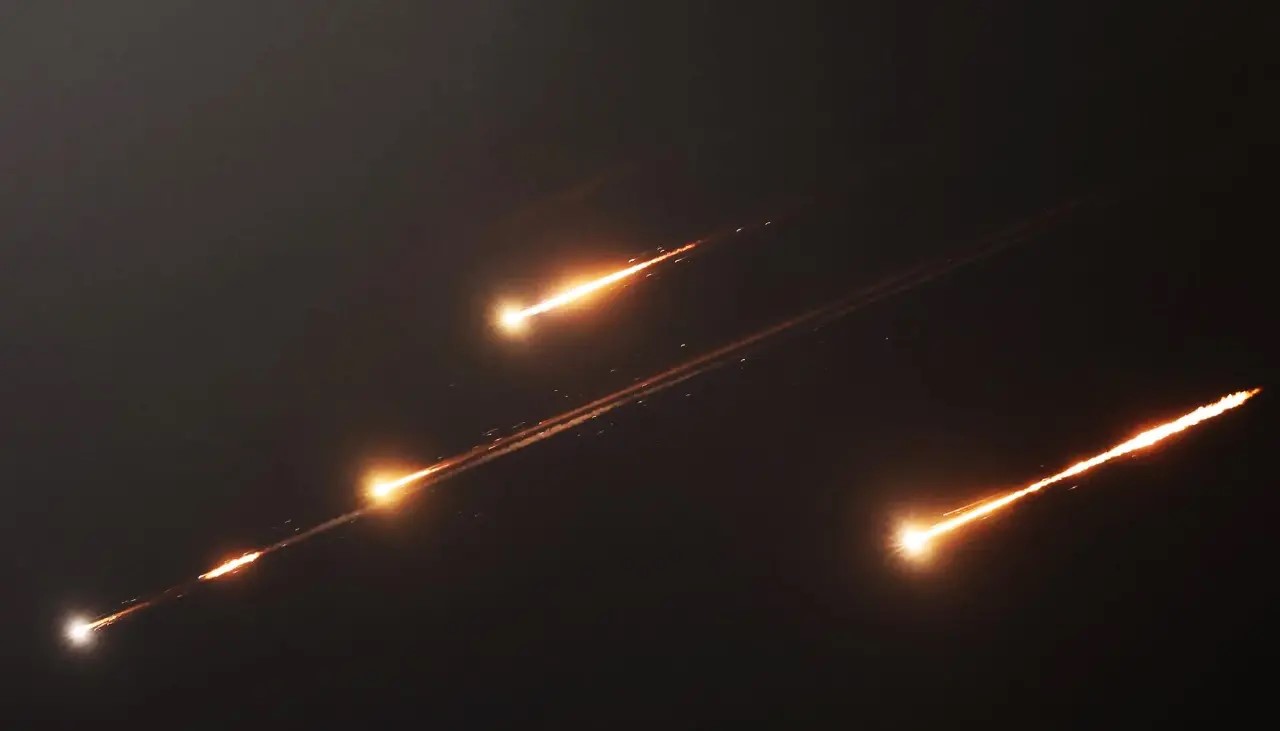 Irán lanza misiles contra base de EE.UU. en Qatar