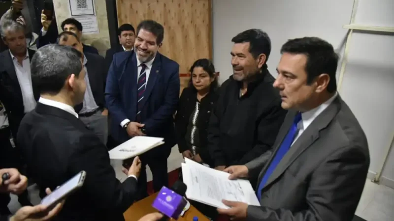 Padres de María Fernanda llegan al Congreso y piden aprobar la Ley Mafe