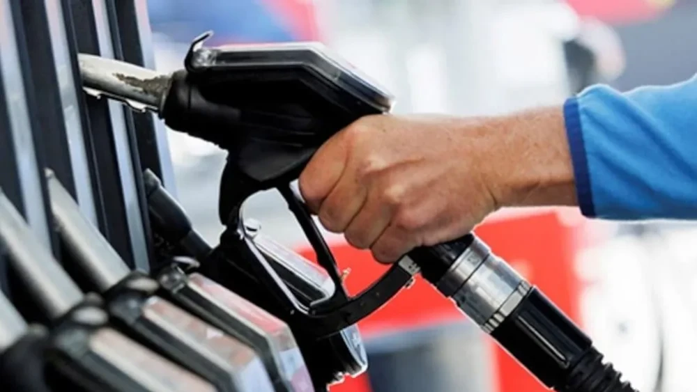 Precio del petróleo sube por conflicto Israel-Irán y genera incertidumbre global