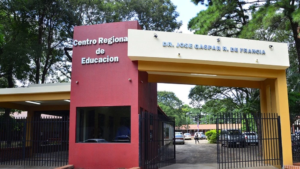 Adolescente detenido tras amenazar a ex novia en Instagram y entrar a su colegio sin autorización