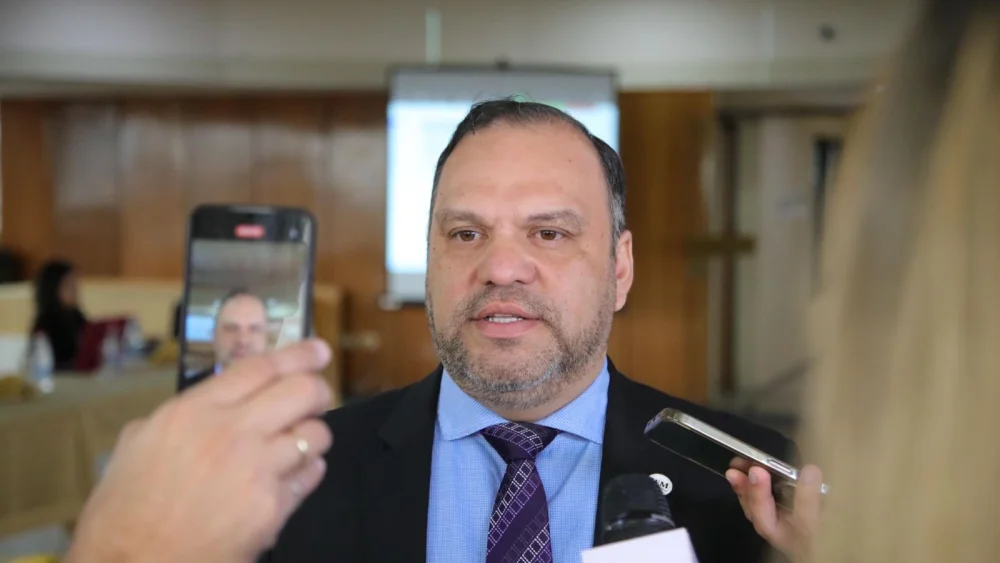 Senador desmiente que su salida se deba a figuras de peso en Honor Colorado